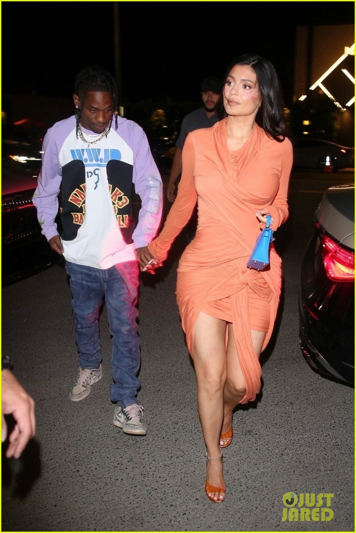 Kylie Jenner gợi cảm đi ăn tối cùng bạn trai sau khi sinh con thứ 2-3
