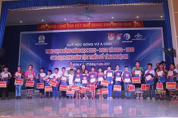 Tổ chức VESAF (Hoa Kỳ) hỗ trợ 201 suất học bổng cho sinh viên, học sinh nghèo tại Thừa Thiên Huế-3