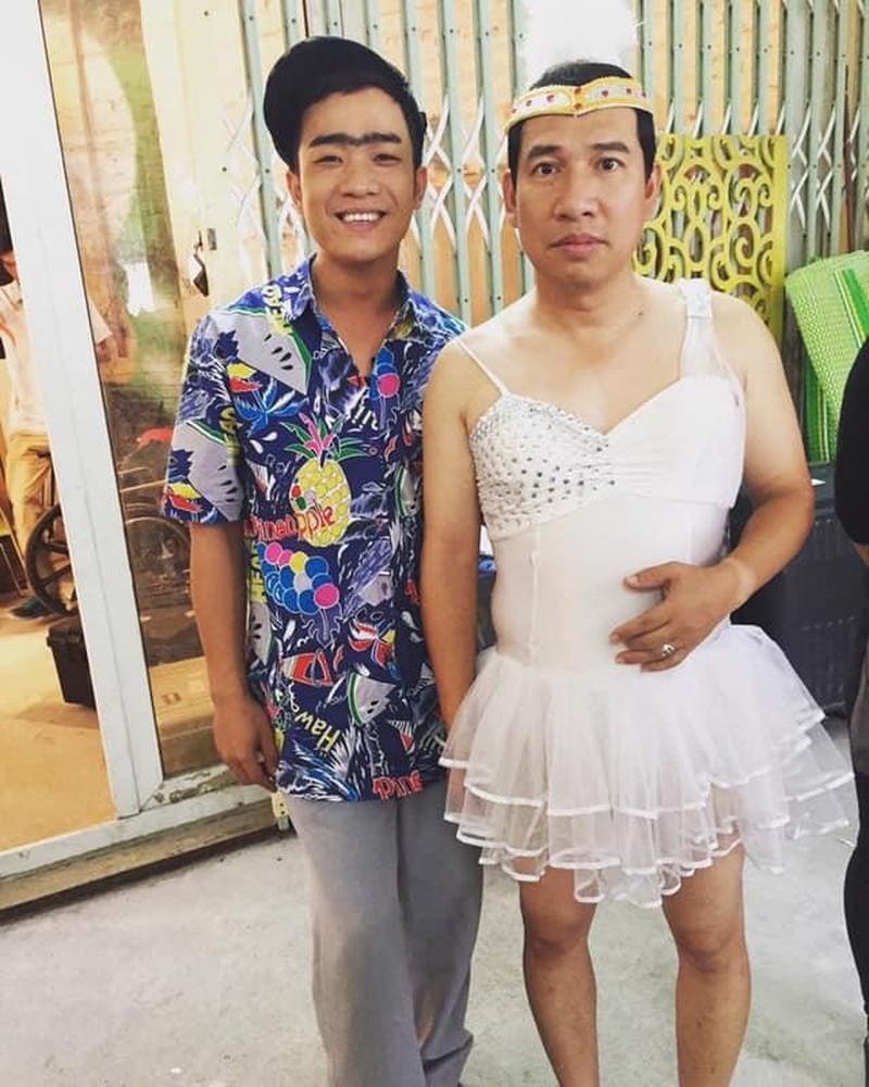 NSƯT Quang Thắng bị chê "lố lăng" với ảnh mặc váy-1
