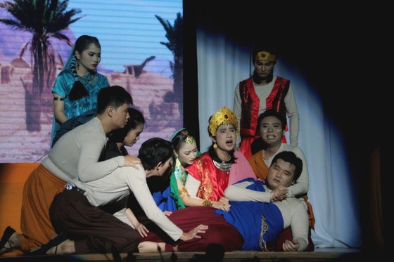 Ra mắt sân khấu kịch học đường UEH Theatre - Công diễn vở “Quyền lực và tình yêu”-1