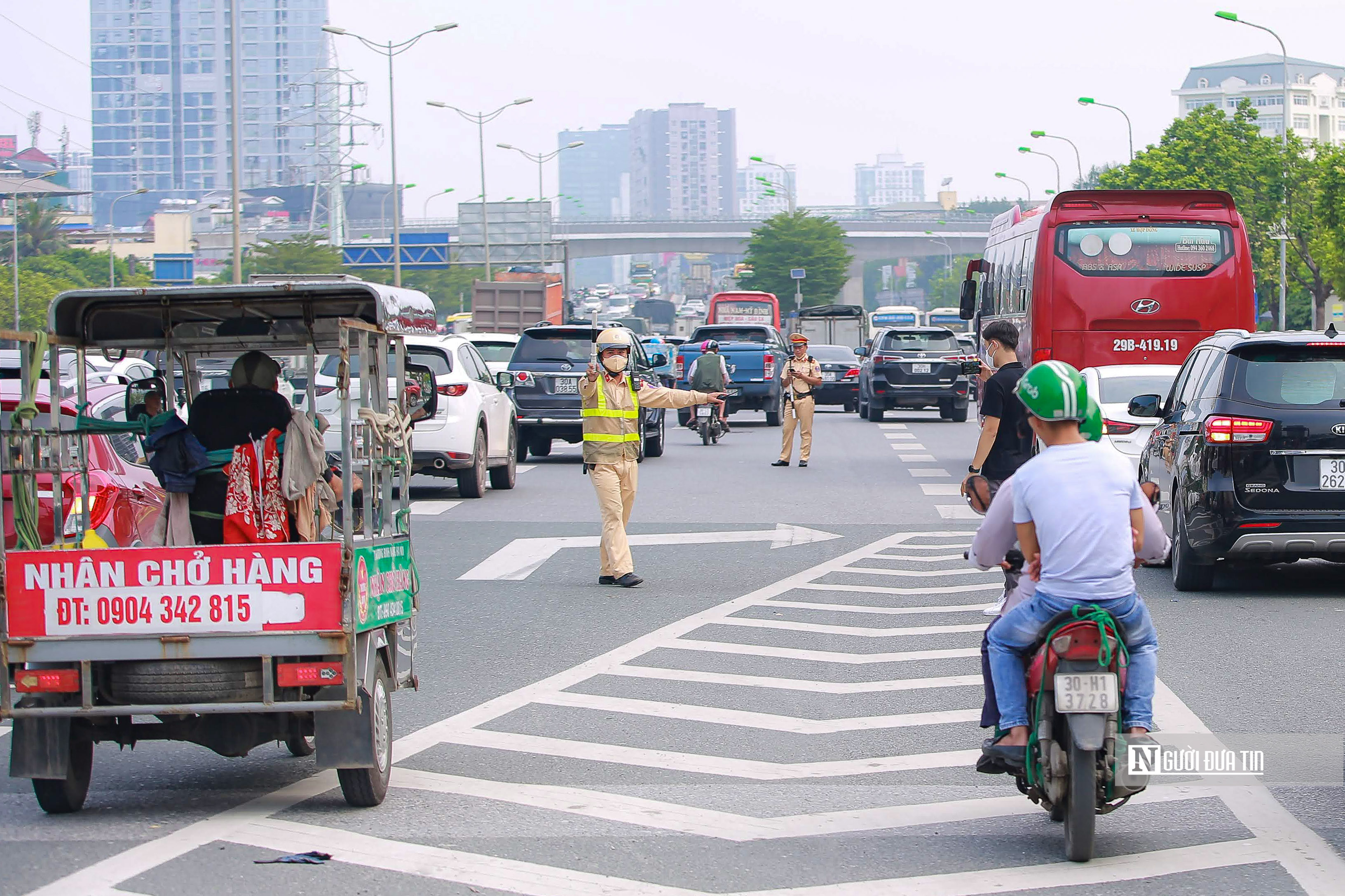 Hà Nội: CSGT tăng cường xử phạt các phương tiện đi vào làn khẩn cấp-8