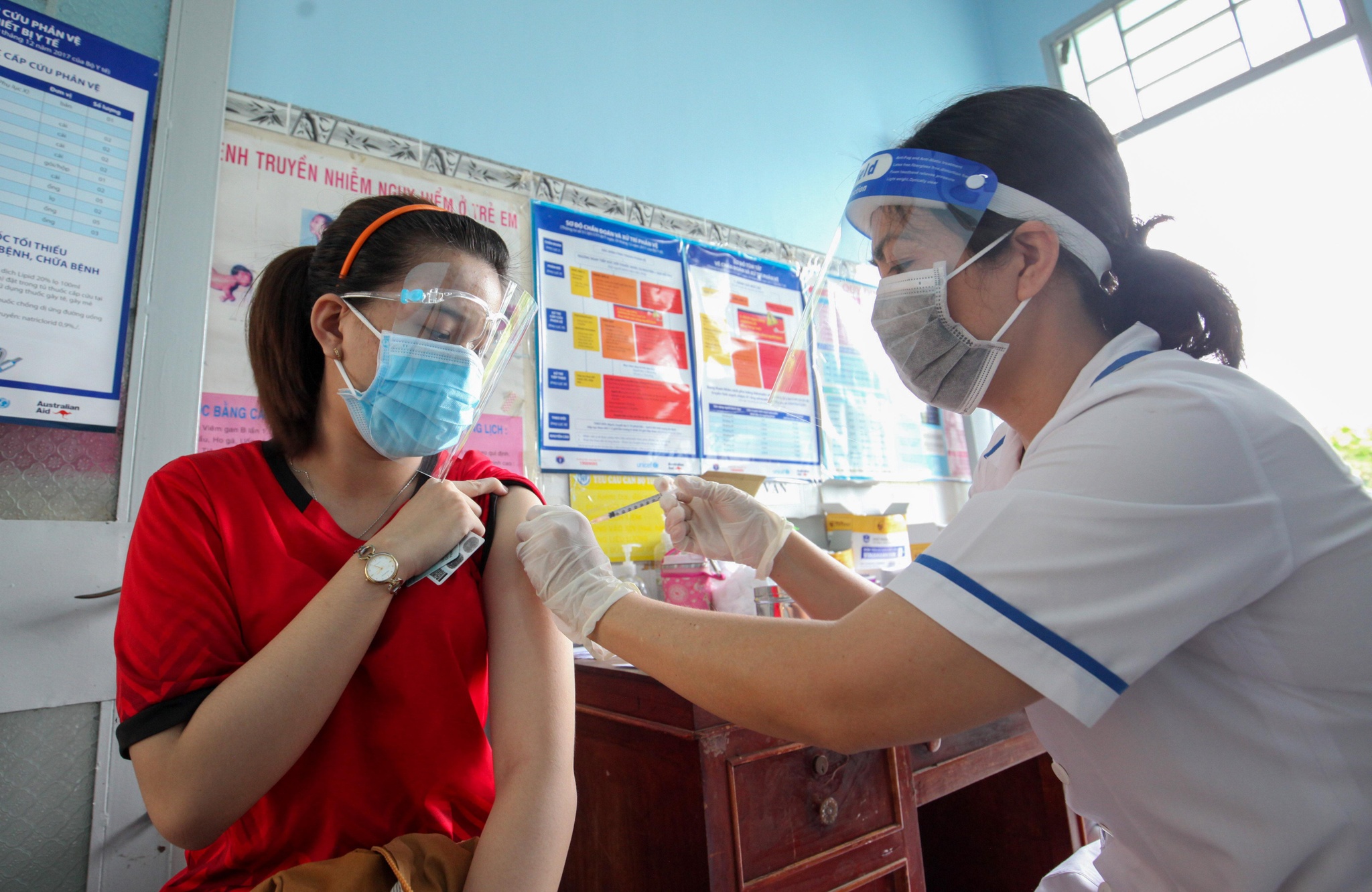 Tây Ninh: Tăng cường trang thiết bị y tế từ tỉnh đến xã để giảm quá tải-3