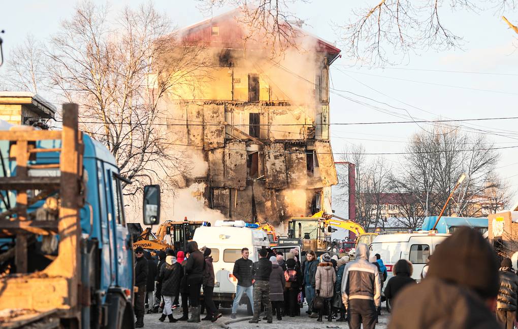 Nga: Nổ khí gas làm sập chung cư, 9 người thiệt mạng-1
