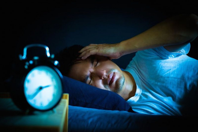Người thích uống rượu trước khi ngủ nên biết 4 nguy cơ với sức khỏe được chuyên gia cảnh báo-2