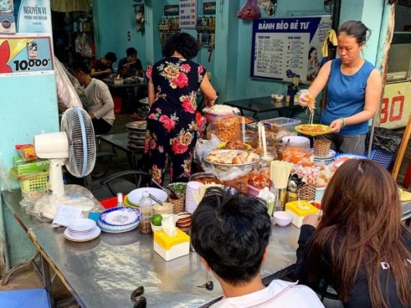 Tiệm bánh bèo nóng hút khách ở Nha Trang-1