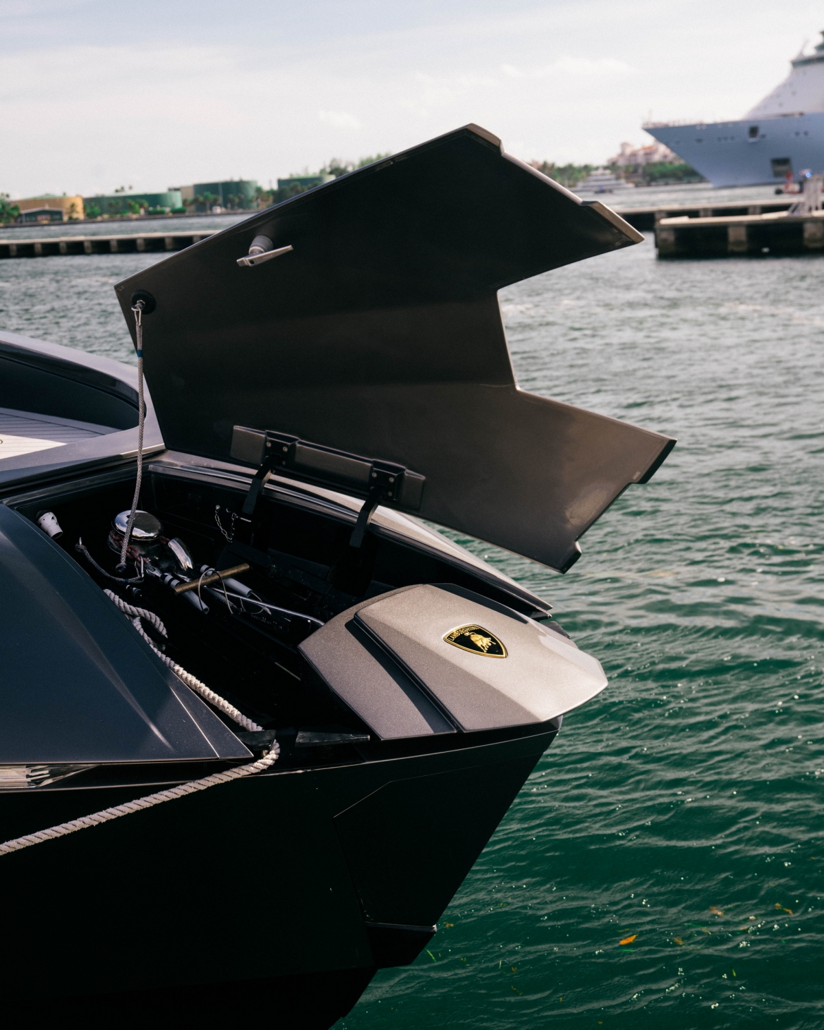 Cận cảnh siêu du thuyền Tecomar Lamborghini 63 4.000 mã lực-5