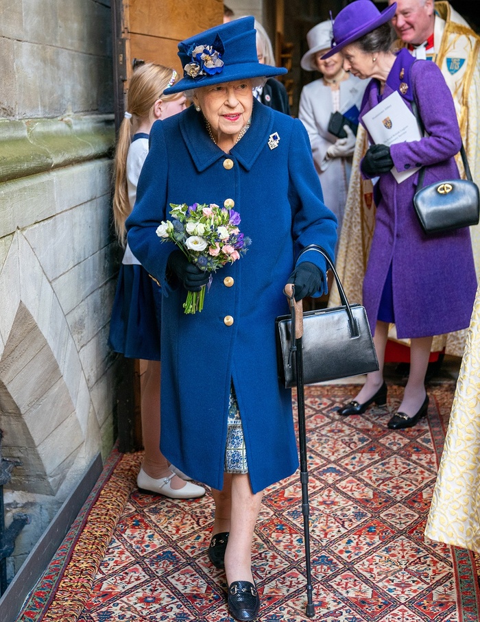 Nhìn lại gu thời trang rực rỡ sắc màu của Nữ hoàng Anh - Elizabeth II-12