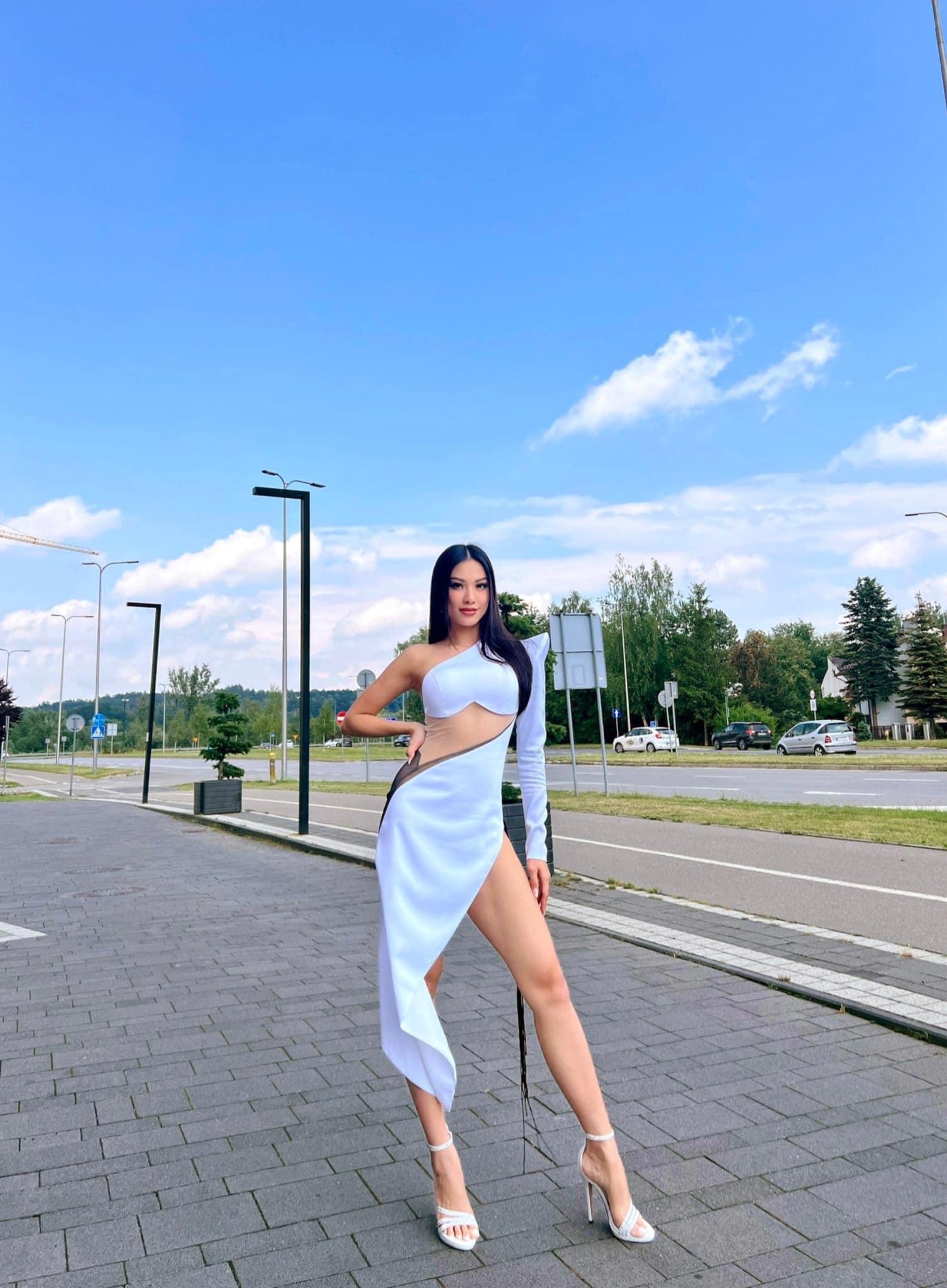 Minh Tú mặc váy hở bạo khoe eo thon sexy, Kim Duyên diện váy cut-out lạ mắt ở Hoa hậu Siêu quốc gia-4