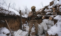 Tuyết rơi ngày càng dày, Ukraine gặp khó từ chiến trường đến hậu phương-cover-img