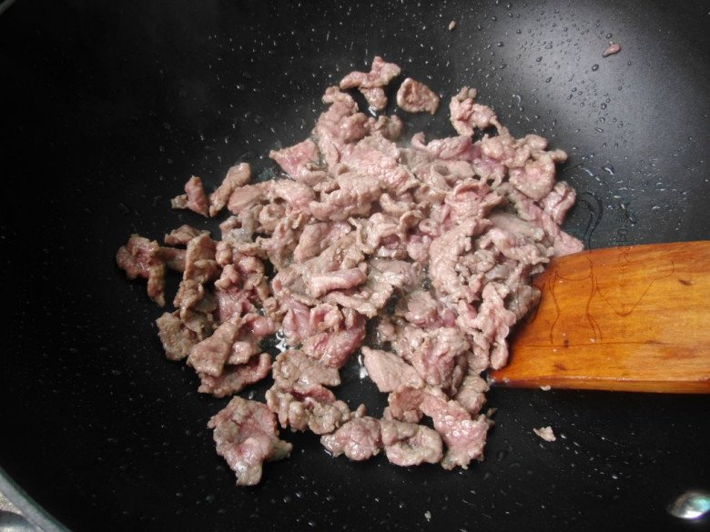 Thịt bò xào cần tây vốn rất ngon, khâu ướp nhớ làm điều này thịt còn mềm hơn nữa-5