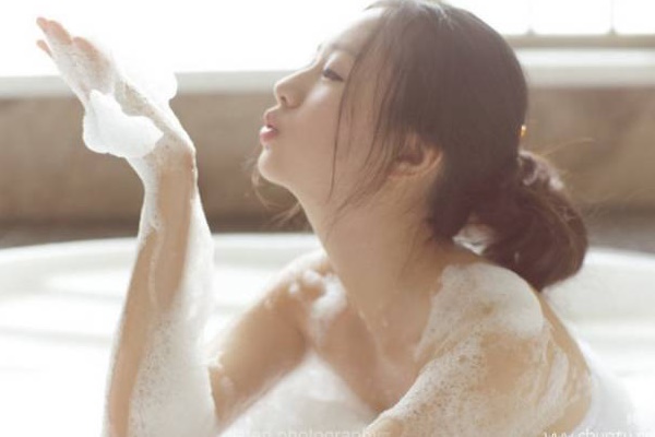 Phụ nữ tắm vào mùa hè đừng bỏ qua 4 vị trí xoa bóp giúp tăng tuổi thọ-1