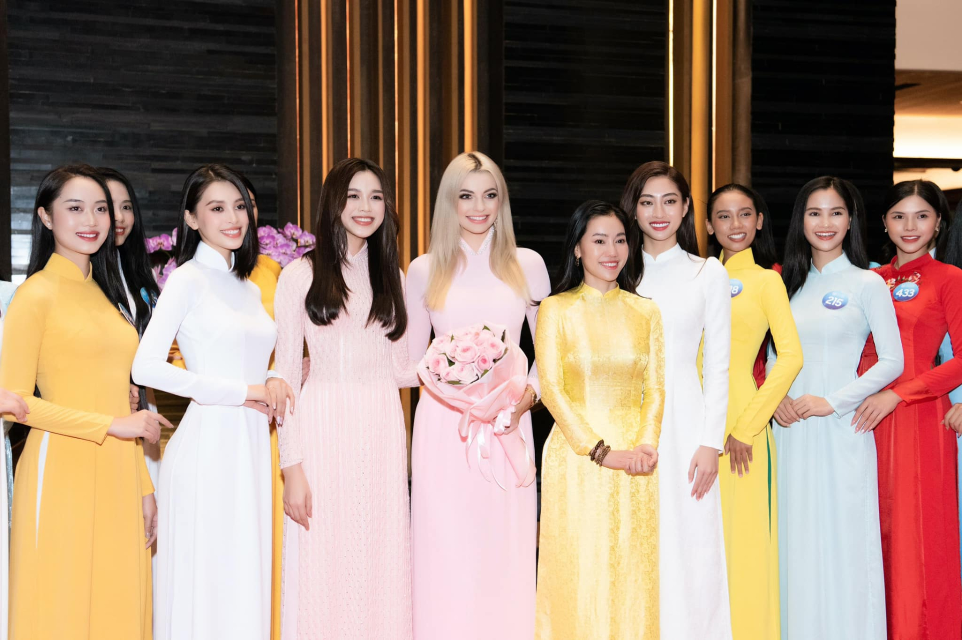 Ngô Nhật Huy: NTK áo dài của các hoa hậu quốc tế khi đến Việt Nam-5