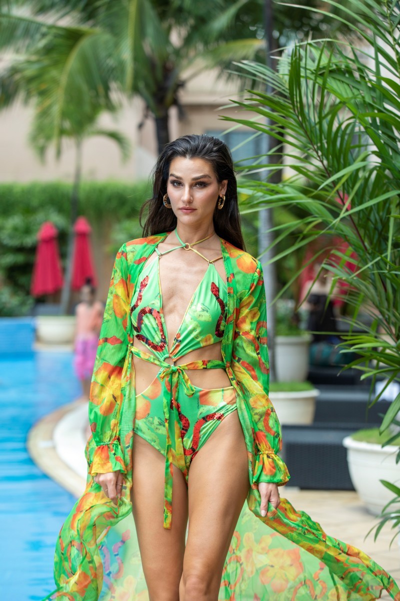 2 Hoa hậu Trái đất gợi cảm với đồ bơi họa tiết nhiệt đới-6