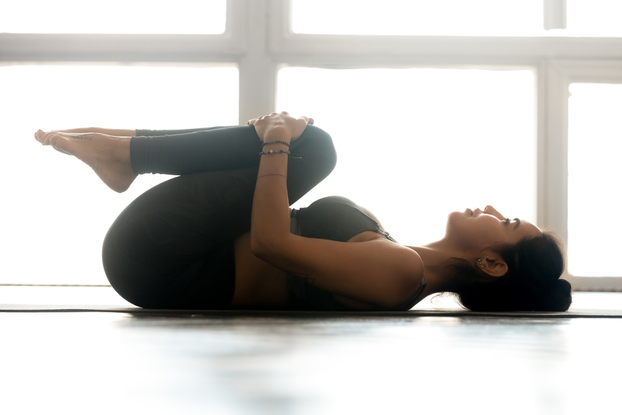 6 bài tập yoga chỉ 10 phút giúp bạn giảm cân nhanh hơn, hiệu quả không cần đi gym-5