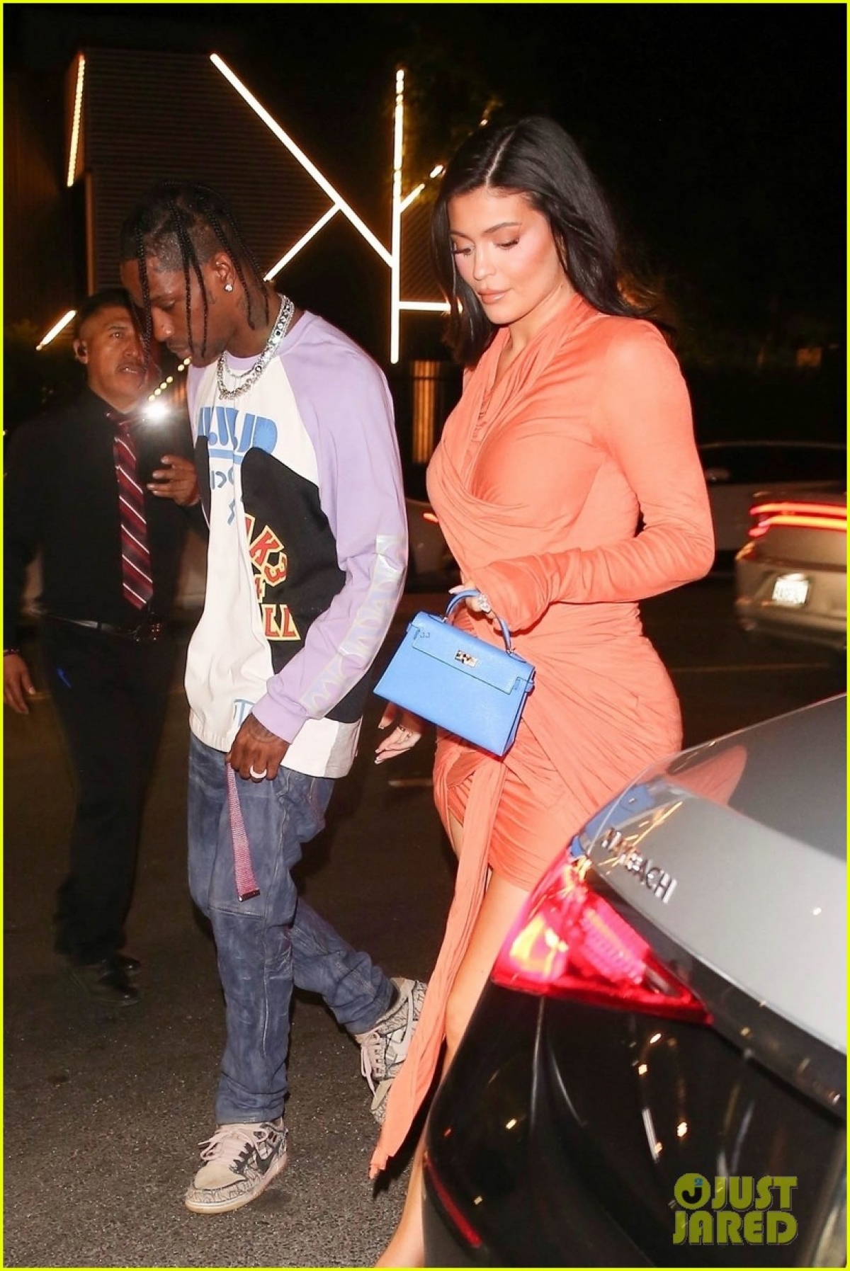 Kylie Jenner gợi cảm đi ăn tối cùng bạn trai sau khi sinh con thứ 2-1