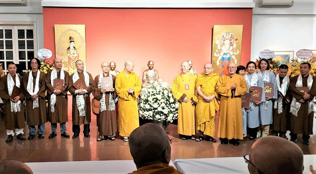 Triển lãm mỹ thuật Phật giáo với chủ đề Sen đầu hạ 8-cover-img