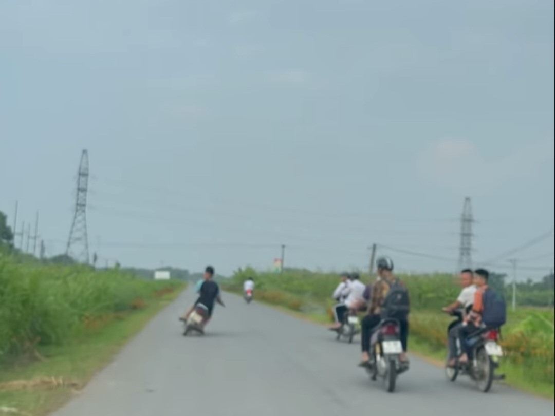 Chấn chỉnh tình trạng học sinh đi xe máy khi chưa đủ tuổi ở Phú Thọ-2