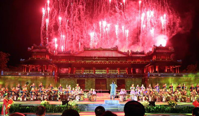 Lung linh sắc màu trong đêm khai màn Tuần lễ Festival Huế 2022-1