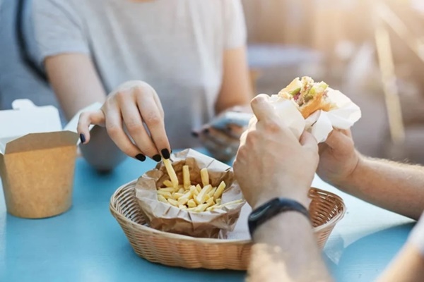 5 kiểu ăn uống khiến cholesterol tăng vọt trong âm thầm, khi khám mới ngã ngửa-1