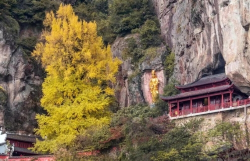 Bí ẩn ngôi chùa gắn chặt vào vách đá dựng đứng suốt 700 năm-4