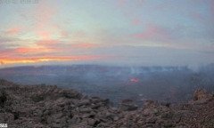Núi lửa còn hoạt động lớn nhất thế giới lần đầu tiên phun trào sau gần 40 năm-cover-img