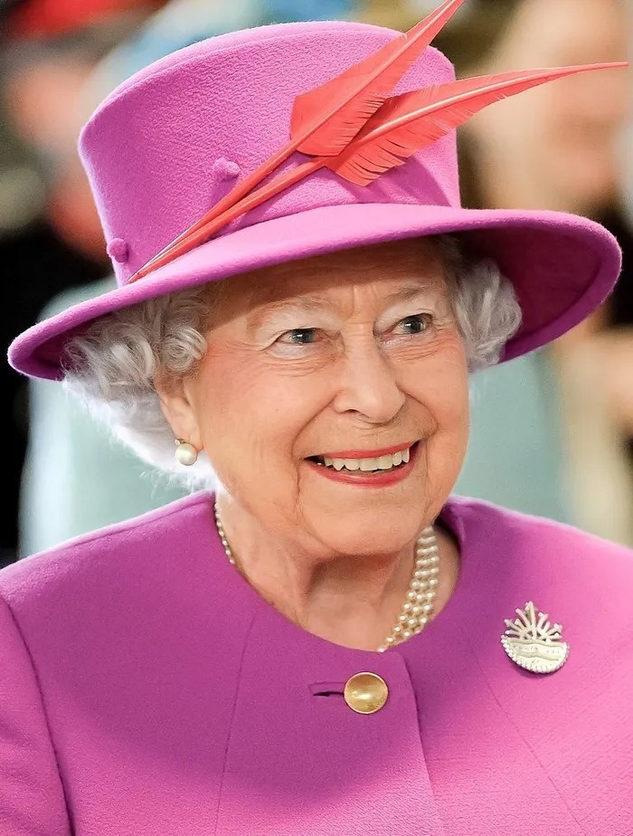 Nhìn lại gu thời trang rực rỡ sắc màu của Nữ hoàng Anh - Elizabeth II-4