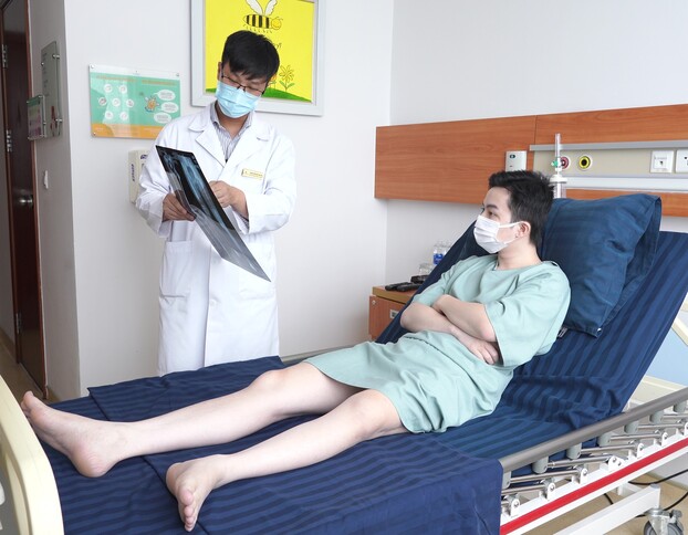 Lần đầu tiên tại Việt Nam, kéo dài chân 13cm cho bệnh nhân ung thư xương-2