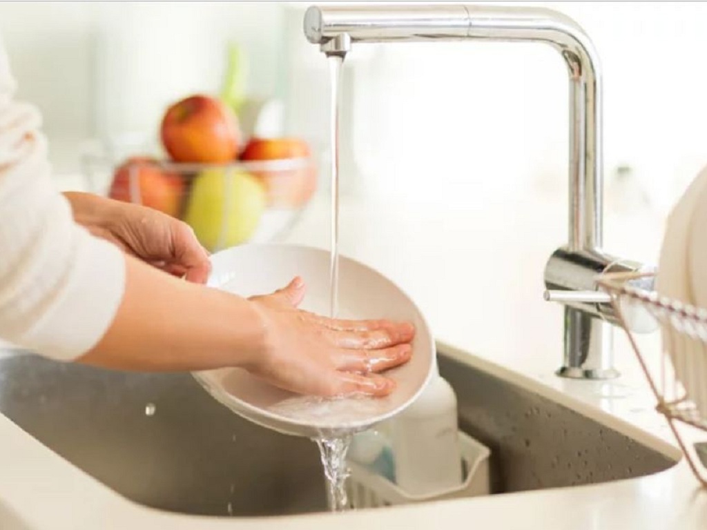 8 sai lầm nghiêm trọng khi sử dụng nước rửa chén 90% chị em nội trợ mắc phải-7