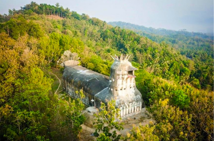‘Nhà thờ Con Gà’ bí ẩn nằm giữa núi đồi bị bỏ hoang nhiều năm vẫn hút du khách-1