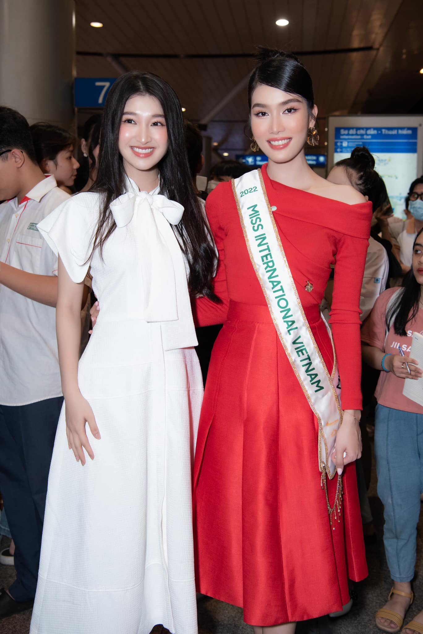 Dàn Hoa hậu, Á hậu tiễn Phương Anh lên đường thi Miss International 2022-4