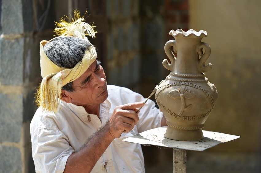 Nghệ thuật làm gốm của người Chăm được UNESCO ghi danh vào Danh sách di sản văn hóa phi vật thể cần bảo vệ khẩn cấp-4