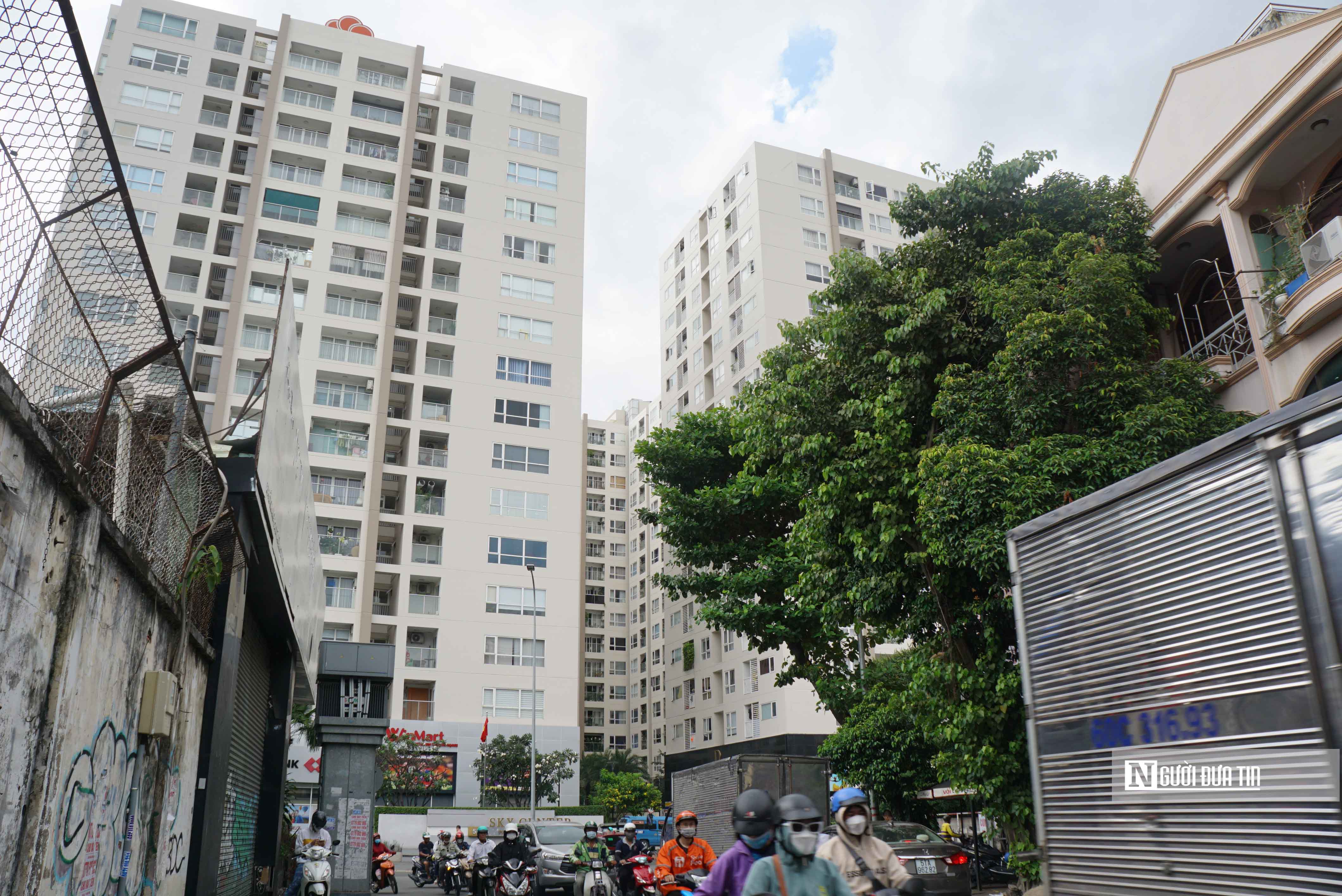 Những tuyến đường “dày đặc” cao ốc, chung cư tại Tp.HCM Bài 4: Nhiều tuyến đường có nguy cơ “qúa tải” do chung cư cao tầng-1