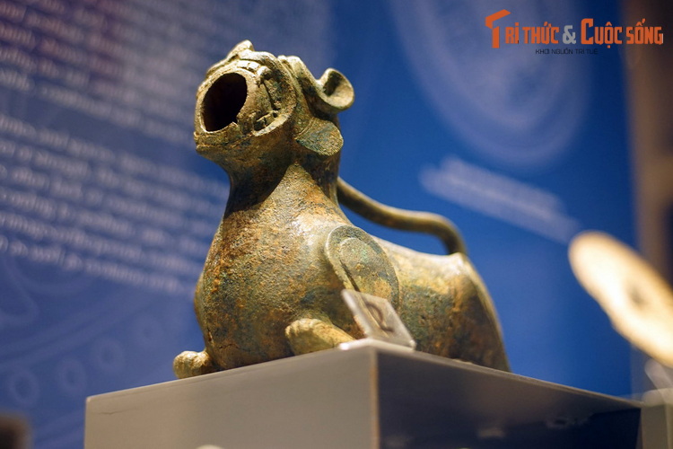 Soi vật dụng lạ lùng dành cho quý ông Việt 2.000 năm trước-10