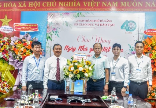 Đà Nẵng: Lãnh đạo Công đoàn thành phố chúc mừng Ngày Nhà giáo Việt Nam-2