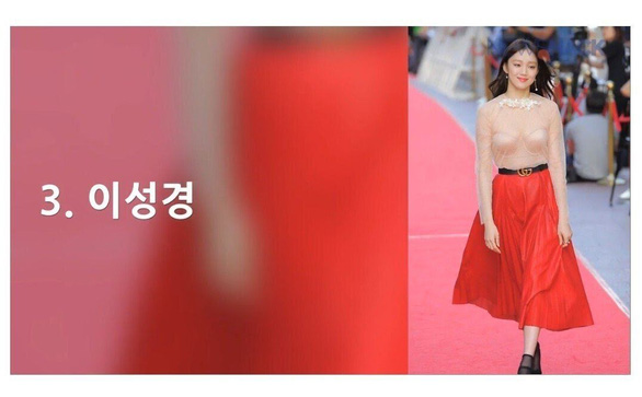 Những bộ váy mặc cũng như không của sao Hàn trên thảm đỏ-3