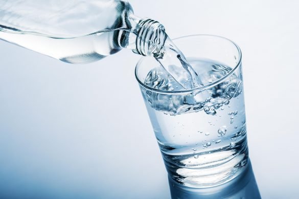 Thói quen uống nước gây hại tim mạch và gan thận của bạn, hối không kịp-1