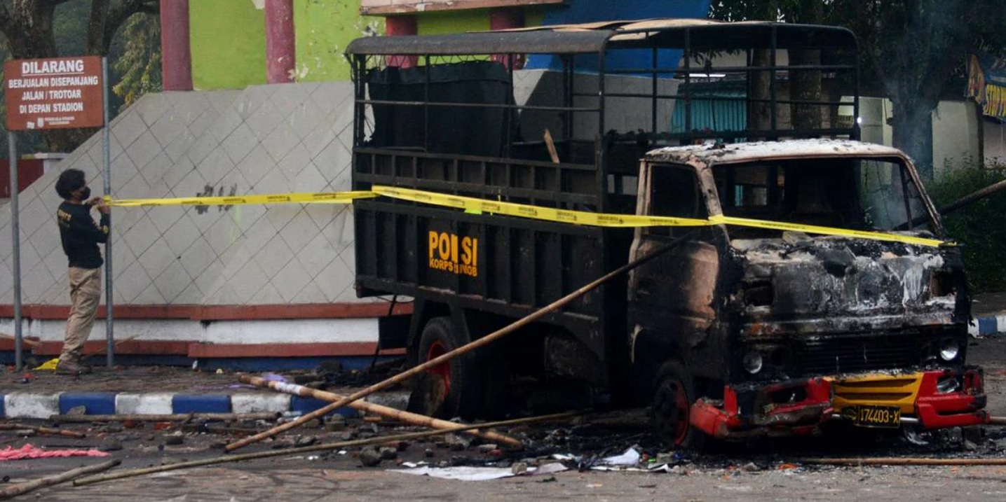 [Ảnh] Thảm cảnh giẫm đạp khiến hơn 170 người tử vong ở sân vận động Indonesia-6