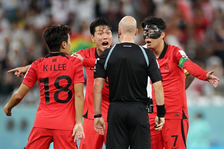 Tuyển Hàn Quốc dễ bị loại sớm sau trận thua tranh cãi liên quan tới trọng tài?-3