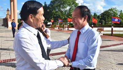 Vun đắp mối quan hệ hữu nghị vĩ đại Việt Nam - Lào mãi mãi xanh tươi, đời đời bền vững-cover-img
