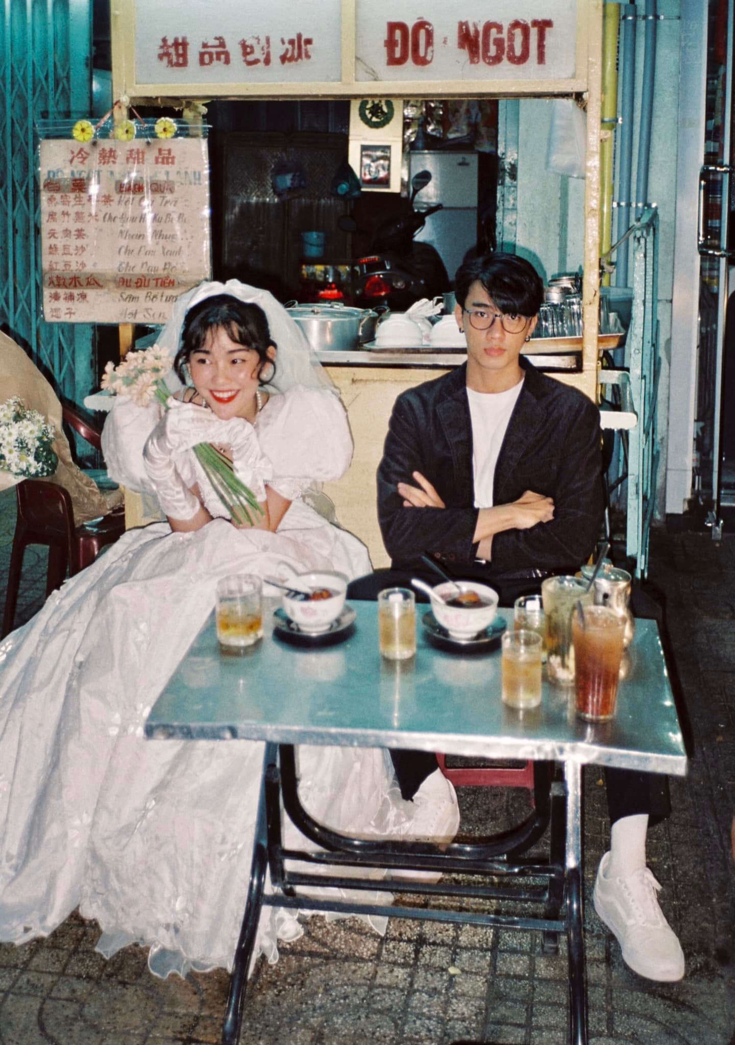 Nhiếp ảnh gia Việt và bộ ảnh cưới phong cách hoài cổ lấy cảm hứng từ bố mẹ đẹp mê mẩn: Lời giải thích tinh tế khi bị chê chú rể "lạc quẻ"-8
