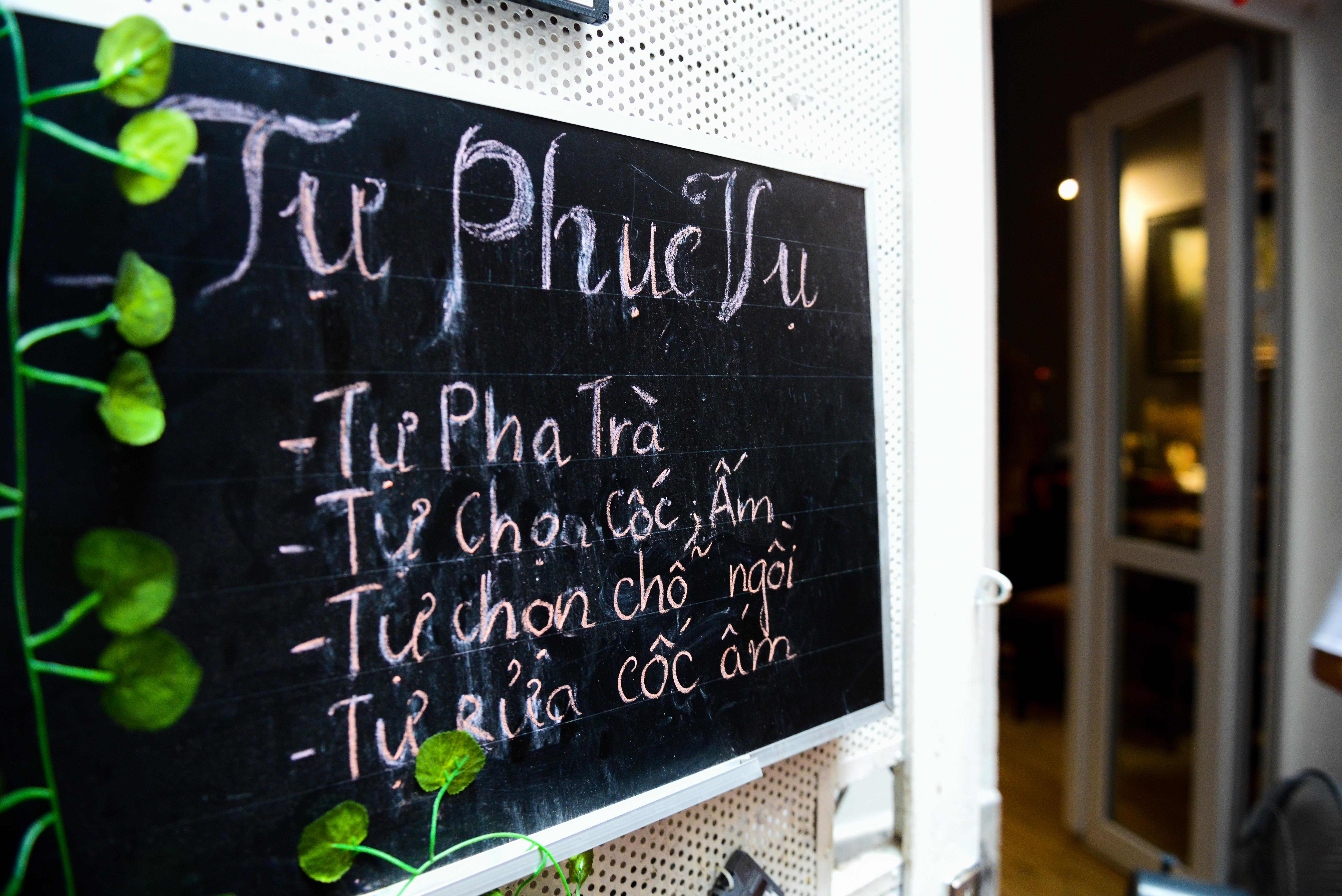 Trải nghiệm quán trà độc đáo bậc nhất Hà Nội: Khách đến tự phục vụ, tự trả tiền-2