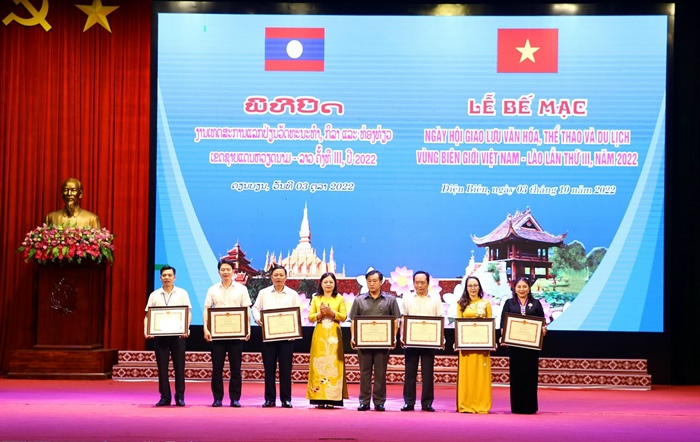 Bế mạc Ngày hội VHTTDL các dân tộc vùng biên giới Việt Nam - Lào-6