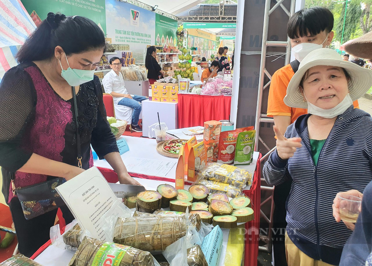 Bánh tét Trà Cuôn - đặc sản Trà Vinh vừa lên Sài Gòn được gom sạch trong tích tắc-1