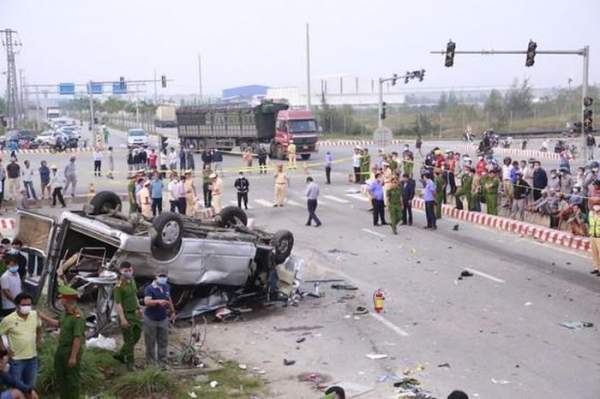 Tang trắng ở làng quê Quảng Ngãi sau vụ tai nạn giao thông thảm khốc tại Quảng Nam-7
