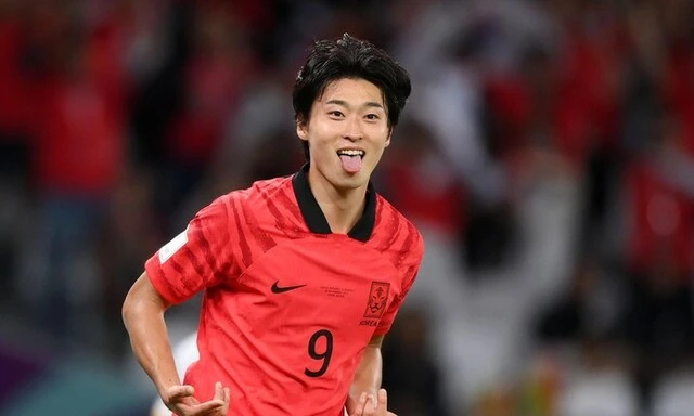 Cho Gue-sung đi vào lịch sử bóng đá Hàn Quốc, nhưng gây sốt vì... điển trai-img