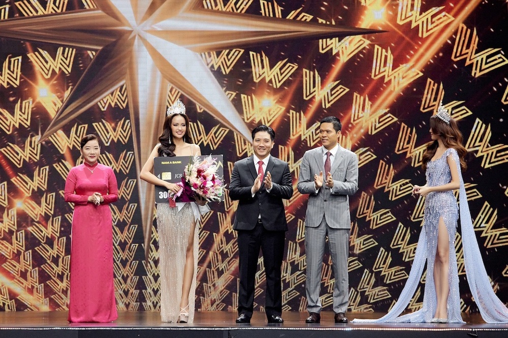Nam A Bank trao thưởng đặc biệt cho tân Hoa hậu Hoàn vũ Việt Nam 2022-1