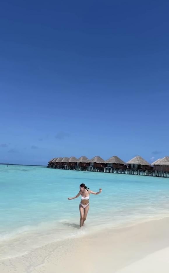 Ninh Dương Lan Ngọc khoe dáng nuột khi diện bikini ở Maldives nhưng lại gây chú ý vì điều này-6