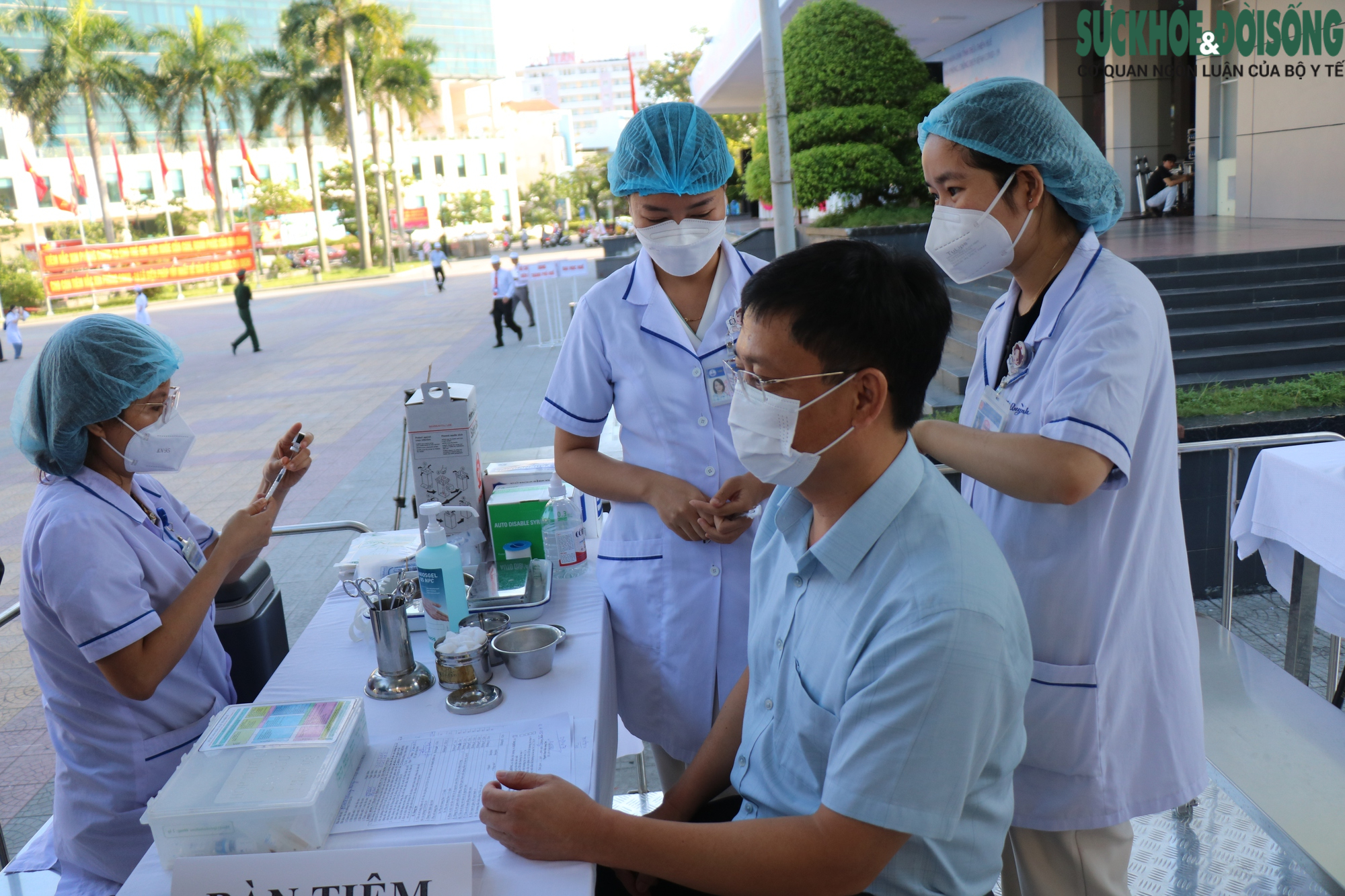 Thừa Thiên Huế phát động chiến dịch tiêm chủng vaccine phòng COVID-19-9