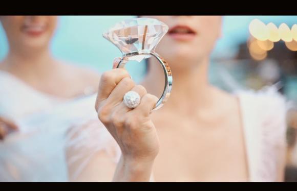 Nhật Kim Anh khoe được tặng "nhẫn kim cương" ngày sinh nhật, TiTi cũng xuất hiện chúc mừng "tình tin đồn"-2