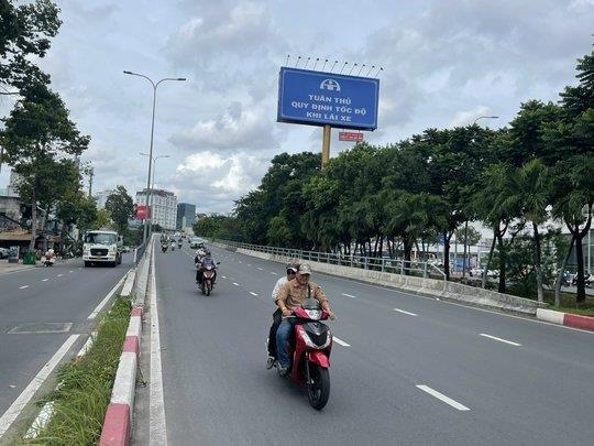 TP.HCM cấm tất cả phương tiện qua cầu vượt Nguyễn Hữu Cảnh-3